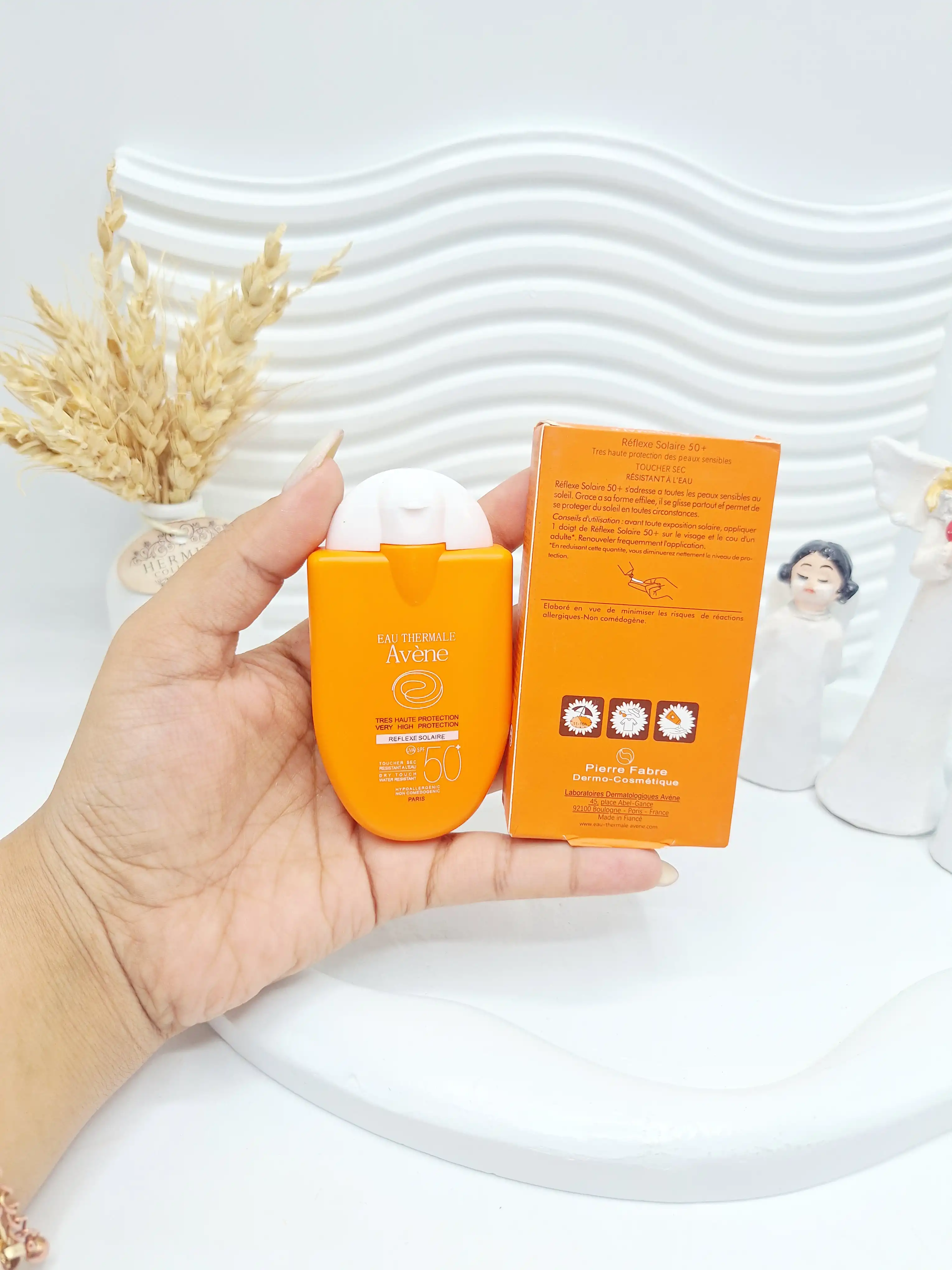 ضد آفتاب بی رنگ SPF 50 برند Avène کد 2712